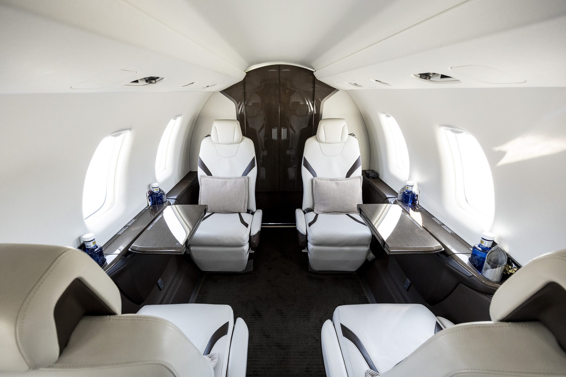 Pilatus PC-24 D-CNMO cabin with dining tables