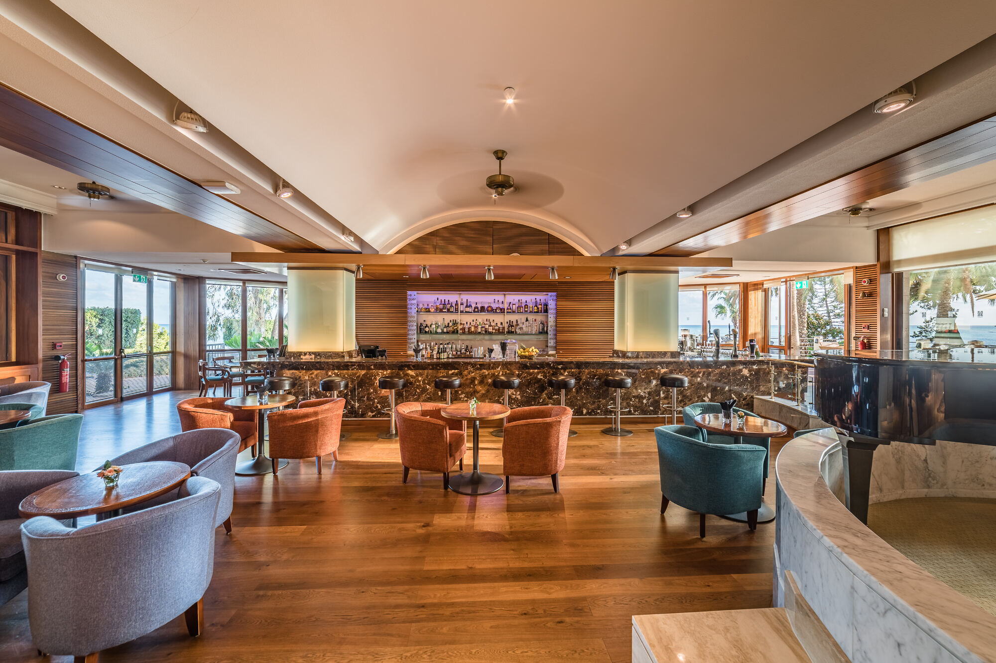 Seven Cs Bar at Columbia Beach Resort
